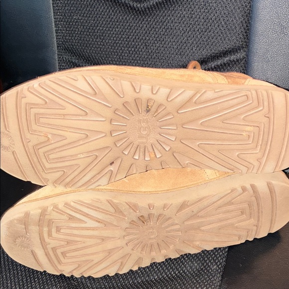 Ugg Bethany water Resistant Chukka Boots size 10 worn a few times indoors only. - Picture 2 of 3